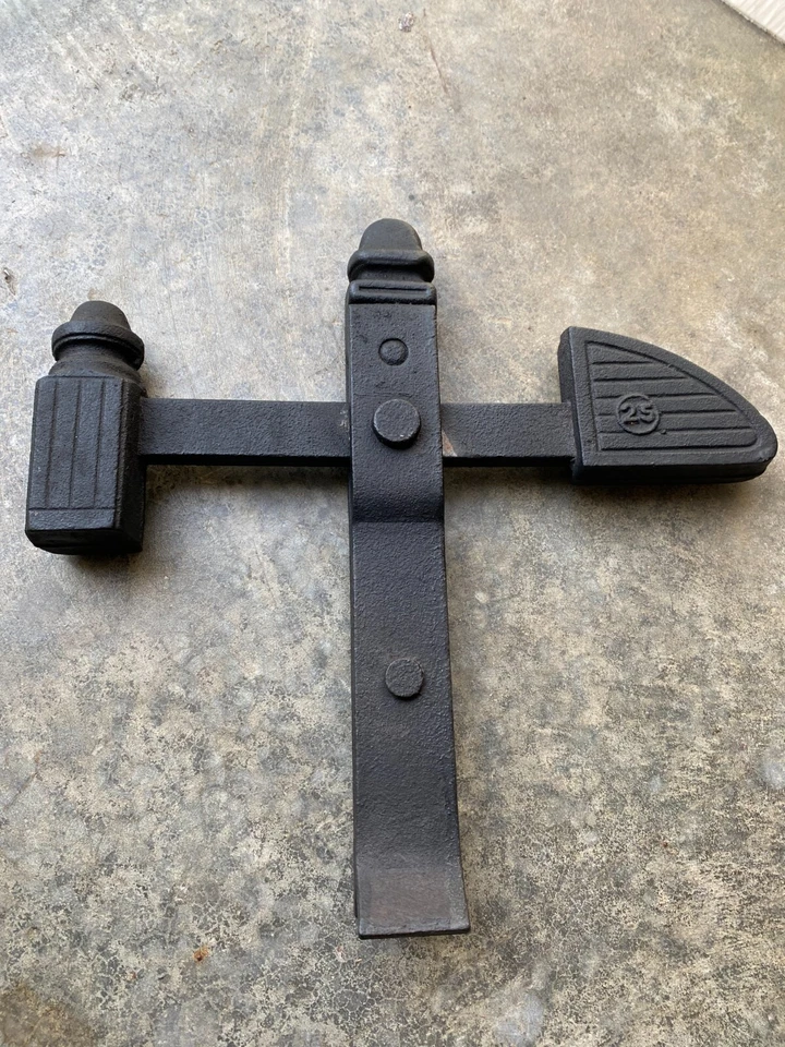 Arret de portail en fonte,butée - Photo 2/2