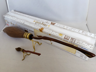 Harry Potter Nimbus 2000 レプリカ Amazon.com: Factory Entertainment Harry Potter Nimbus 2000 Scaled