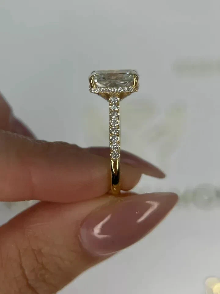 Anillo de boda con halo oculto de 2,10 quilates certificado VS2 diamante cultivado en laboratorio oro amarillo de 14 k Foto 2 de 4