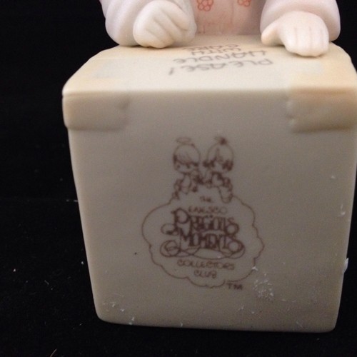 Vintage 1987 Precious Moments "Sharing is Universal" Figurine with Box - Picture 5 of 11