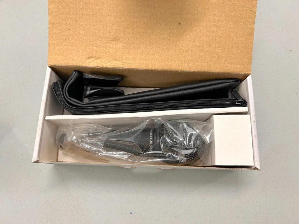 Astatic CTM-33 Handheld Cardioid Dynamic Mic with Switch - Image 2 of 4