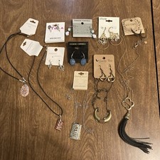 Fashion/Costume Jewelry Lot, Earrings  Necklaces, All New 152 
