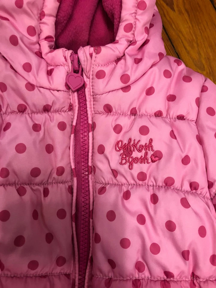 Lote de 2 chaquetas con capucha acolchadas rosas para niñas tallas 6-9 Mos. y 12M Foto 4 de 4