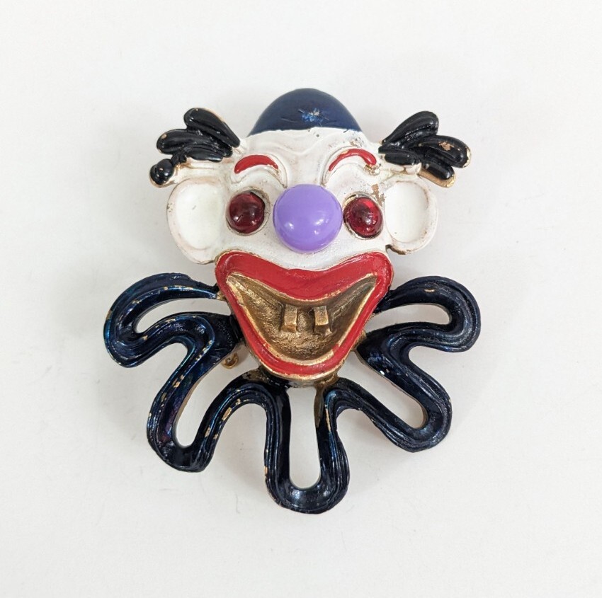 ヴィンテージ ピエロ ピンバッジ Clown Pin Red Eyed Clown Brooch - Vintage Creepy Circus Clown Pin - gold