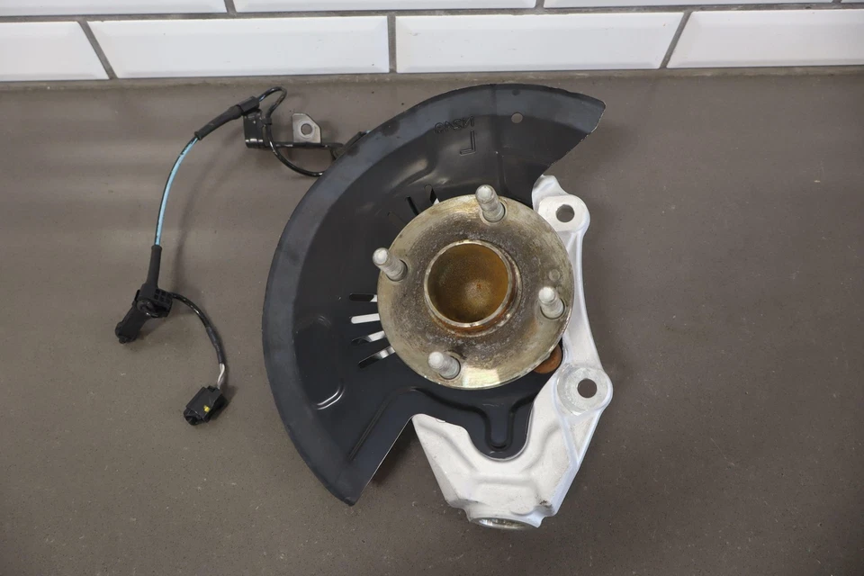 Fiat 124 Spider Abarth 2019 conductor izquierda izquierda izquierda suspensión delantera brazos de control de rodilla Foto 2 de 4