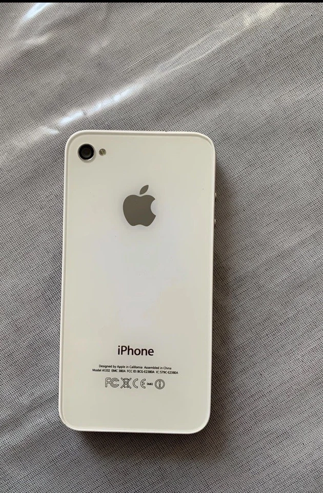 Apple iPhone 4 white colour memory 16 GB excellent condition iOS 6.1 very rare - Image 4 of 4