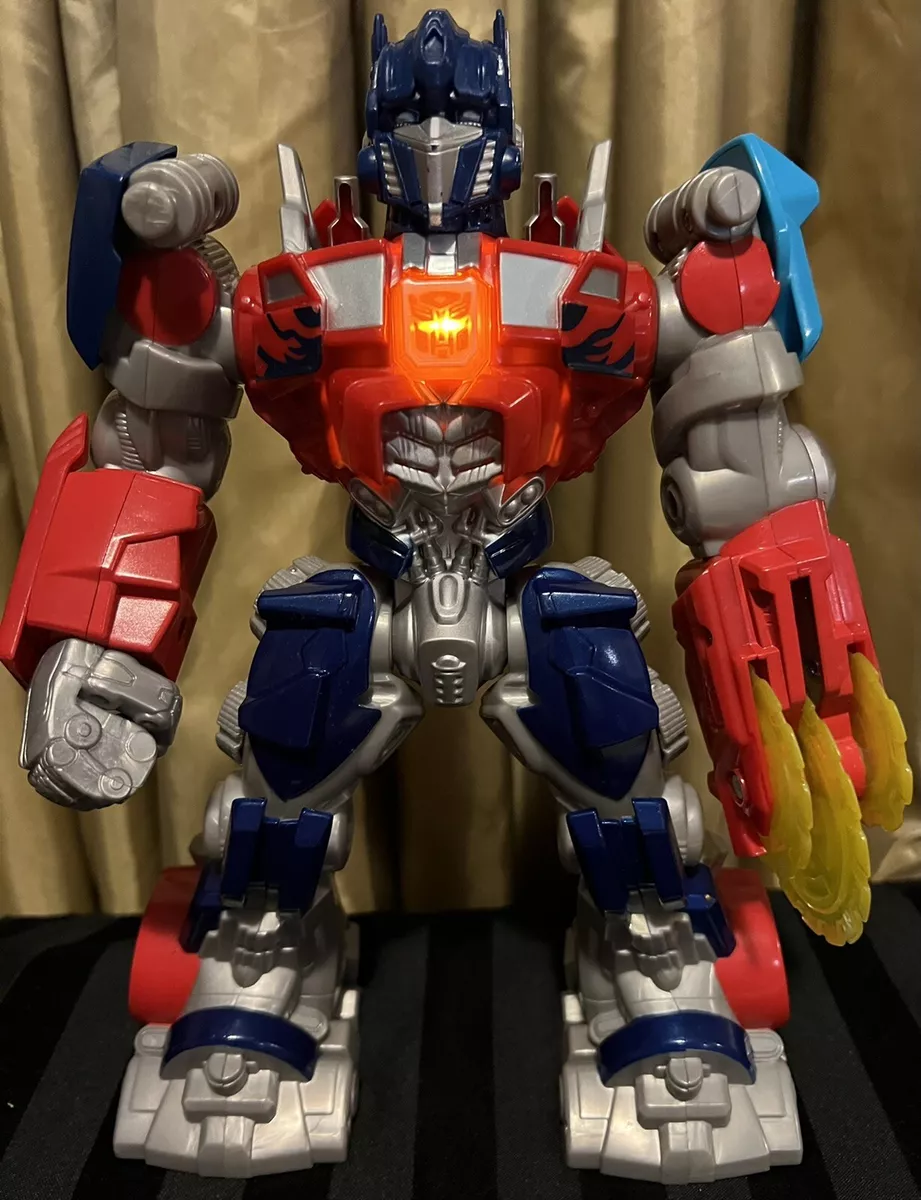 Transformers: Prime, Optimus Stands Strong