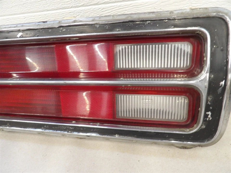 LH DRIVERS SIDE TAILLIGHT LAMP ASSEMBLY PLYMOUTH VOLARE 1976-1977 CUSTOM PREMIER - Image 3 of 4