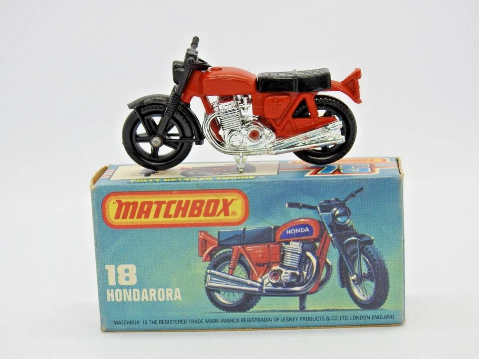 MATCHBOX HONDARORA MOTORCYCLE No.18 RED WITH BLACK WHEELS MINT IN L BOX 1975-80 - Image 2 of 4