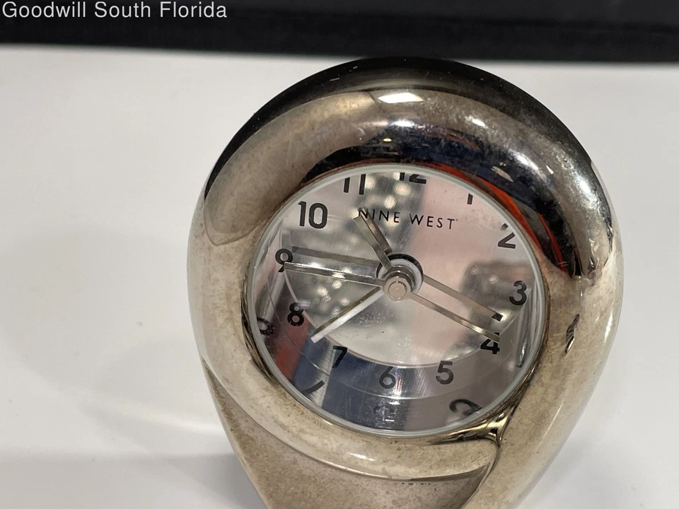 Assorted Brand Silver & Gold Tone (3 PCs) Watches 9.1Oz - Image 4 of 4