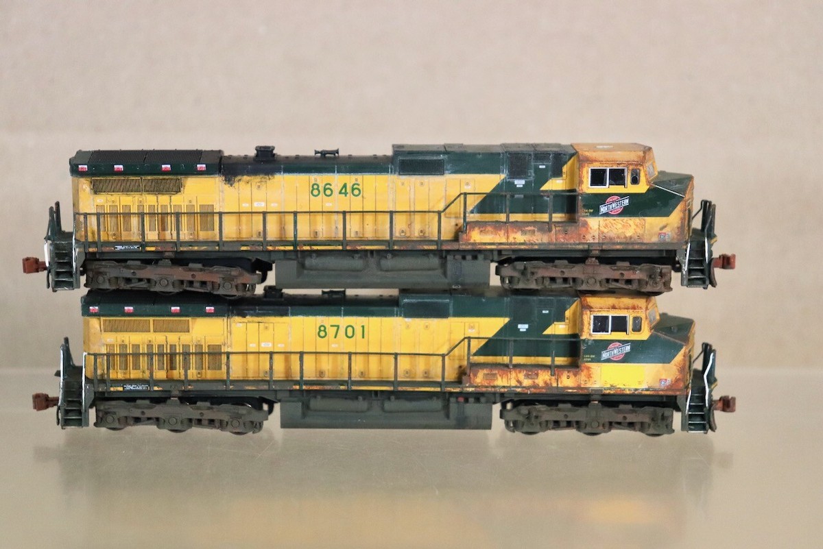 KATO 106-2451 WEATHERED C&NW DYNAMIC DUO C44-9W DIESEL LOCO