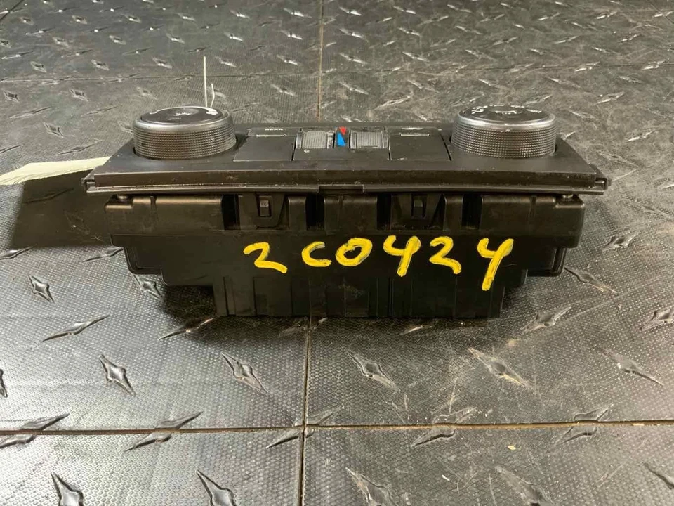 2010 - 2011 Chevy Suburban 1500 Manual Climate Control Panel HAC (20887808) - Image 2 of 4