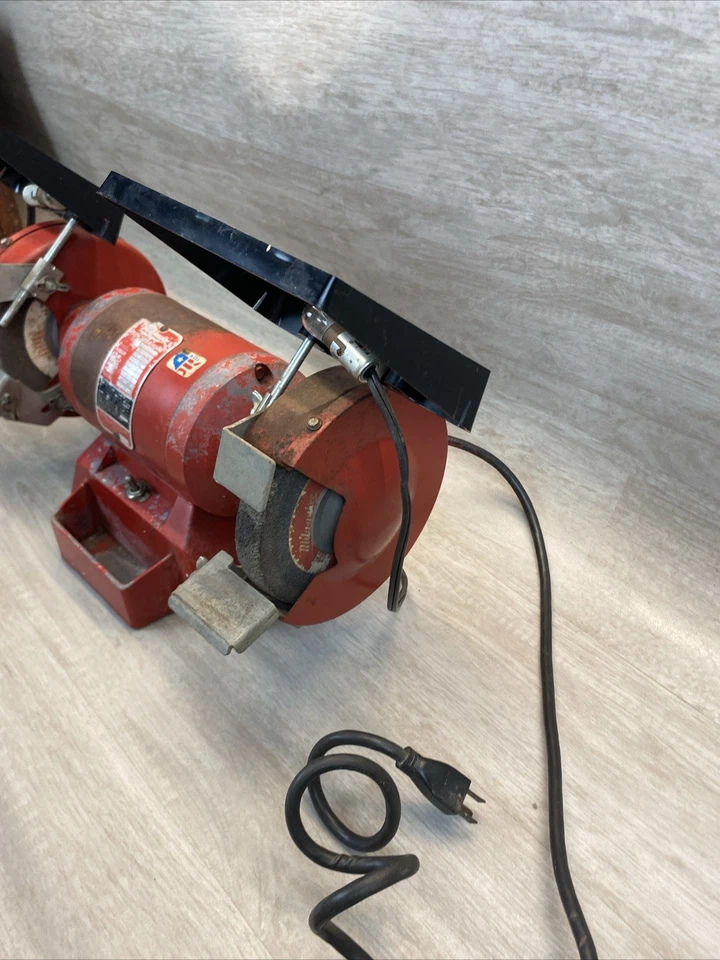 Amoladora de banco vintage Milwaukee Tools 4931 funciona bien falta pintura/vidrio Foto 2 de 4