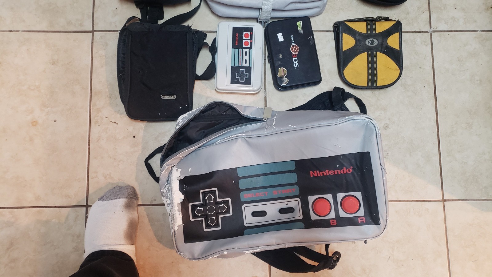 Lot 23 Nintendo Gameboy Switch Wii Playstation Travel Bag Case Disc Carrying Lot