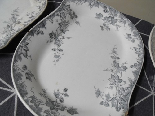 RARE ANTIQUE JOHNSON BROS. 'HOPS' 4 PIECE TRANSFERWARE PLATTER SET - Picture 6 of 10