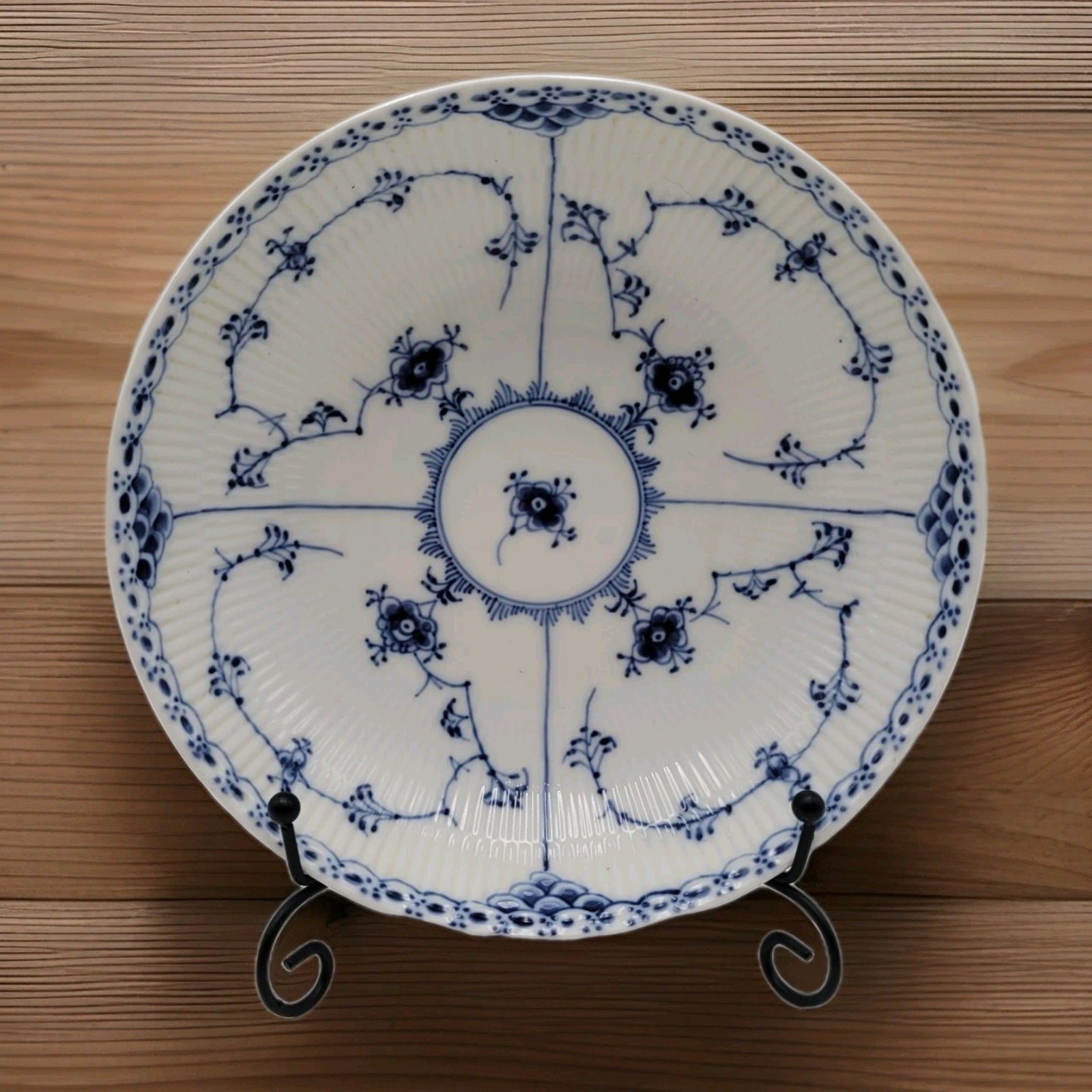 Royal Copenhagen Blue Fluted Half Lace Serving Bowl #512 1st quality