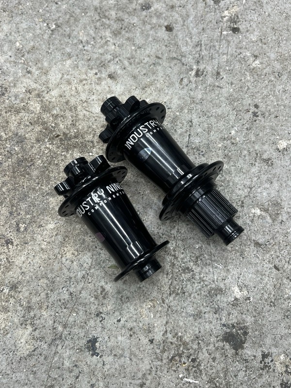 Industry Nine Hydra Hubs 15mm Boost Front - 157mm Super Boost Rear 32h Black