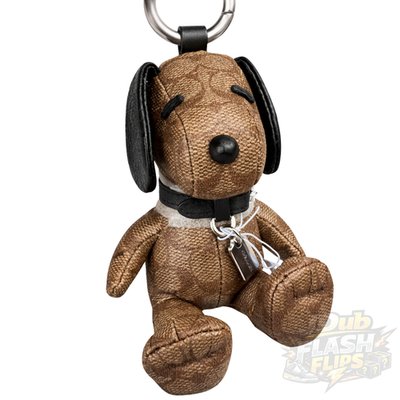 COACH スヌーピー キーホルダー Coach X Peanuts Snoopy Collectible Bag Charm in Signature Canvas