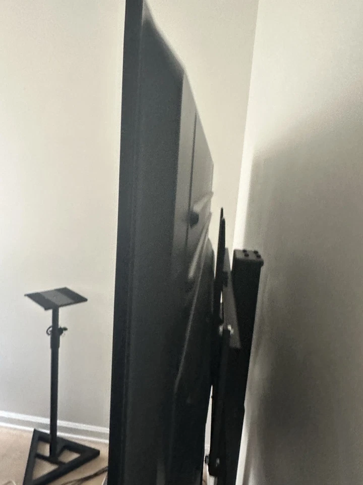 COMO NUEVO. Hisense 55” 4K UHDTV HDR Smart LED-LCD (55U7G) -NEGRO Foto 2 de 4