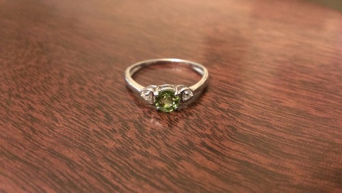 STERLING SILVER NATURAL 1/2 CT GREEN PERIDOT & DIAMOND HEART RING - SIZE 9 - Picture 6 of 6