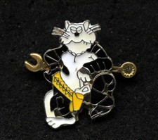 F14 TOMCAT MECHANIC ENGINEER AP WRENCH LAPEL PIN UP US NAVY CREW WING TOP GUN