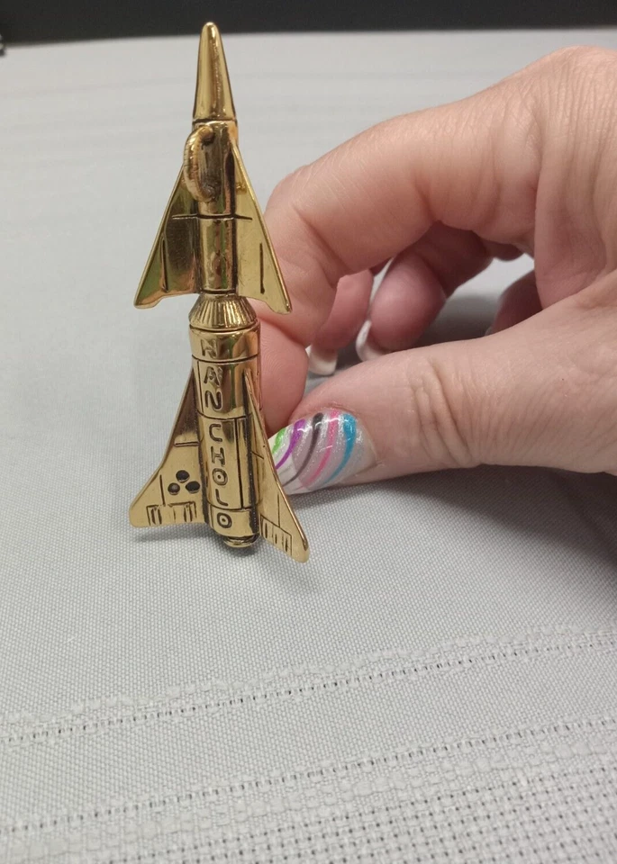 RARO pingente banhado a ouro 24K Han Cholo original explosão de foguete com colher esgotado - Imagem 3 de 4