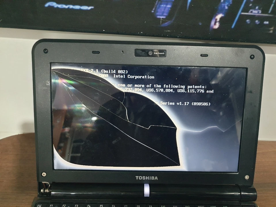 C1173 TOSHIBA NB300 BLACK LAPTOP NETBOOK 10.1" 1GB working smashed screen sapres - Image 2 of 4
