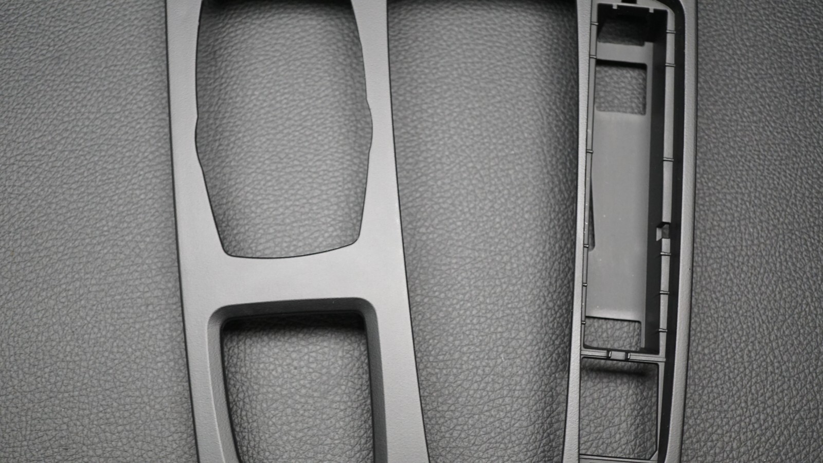 OEM BMW X5 X6 F15 F16 CENTER CONSOLE SURROUND TRIM RHD 9252115  