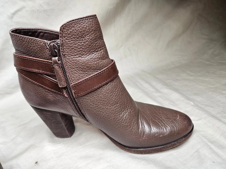 Cole Haan Botines Mujer 7.5 Marrón Cuero Arnés Correa Hebilla Acento Tacones Foto 4 de 4
