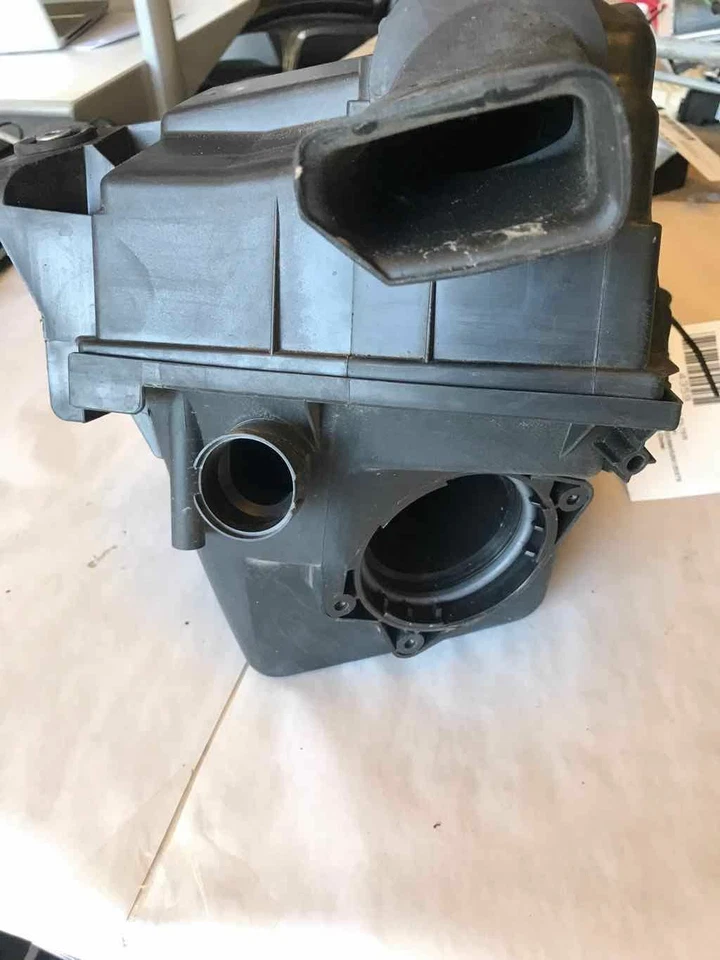 Volkswagen Jetta 2002 filtro de admisión de aire caja limpiadora 8L0133837L Foto 2 de 4