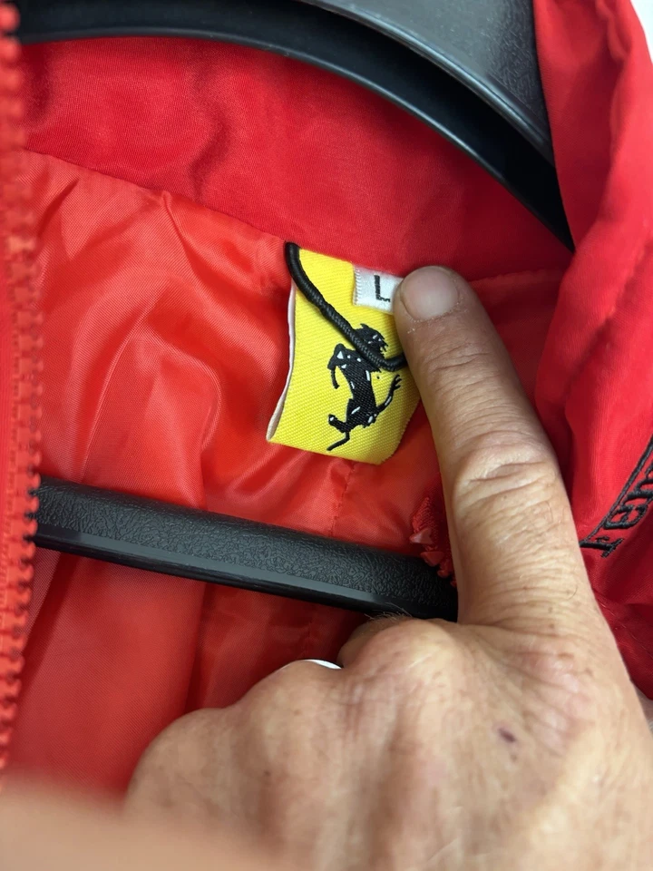 Две куртки Ferrari размер XL и детские L продаются вместе очень хорошее состояние товара - Изображение 3 из 4