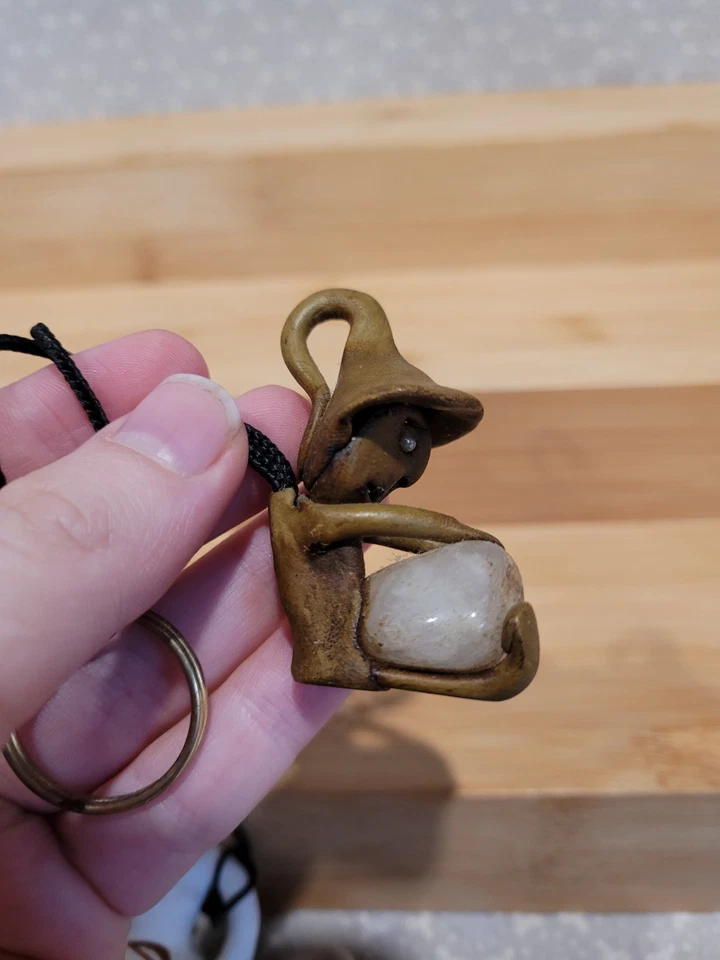 Vintage Handmade Quartz Crystal Troll Gnome Elf Clay Keychain Pendant Foto 3 de 4