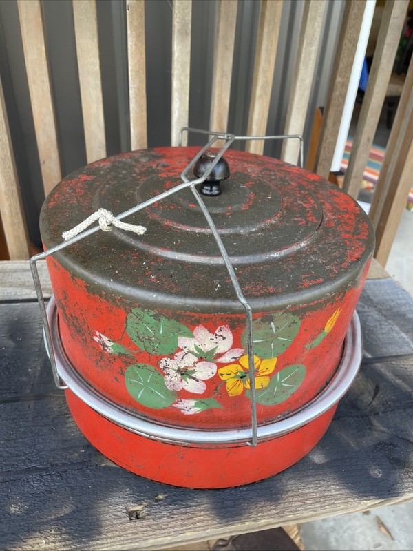 Vintage Metal/Tin Hand-painted Covered Locking Cake Pie Carrier