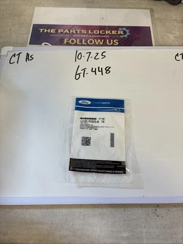 (1) FORD OEM SEAL LC3Z 7H223 A Nos OEM Sold Individually Brand New