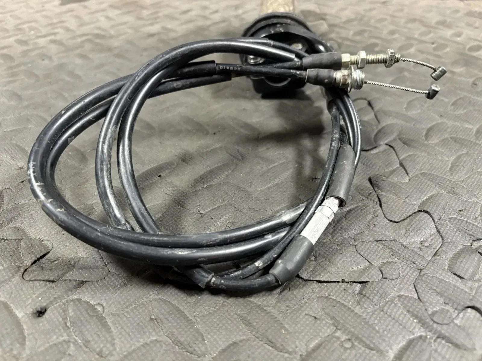 2006 YAMAHA YZ450F YZ250F THROTTLE HOUSING TUBE ASSEMBLY CABLE 5TJ-26240-C0-00