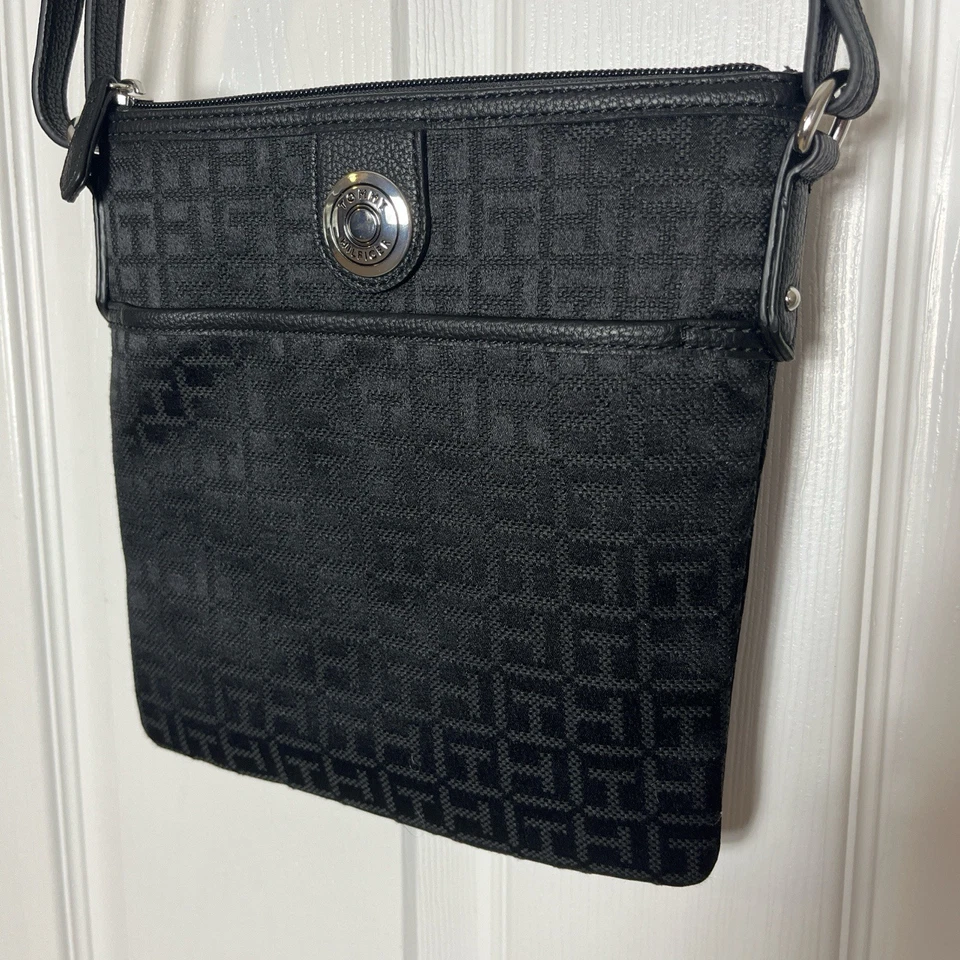 NUEVO SIN ETIQUETAS Tommy Hilfiger Negro Bandolera Bolso de Hombro Cartera Marca Logo Estampado Foto 2 de 4