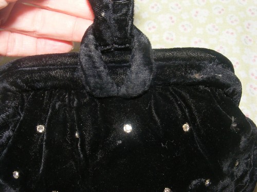 Cartera de terciopelo de los años 30 bolso de noche bolso bolsa asa lazo estrás decorado 1930 - Imagen 9 de 9