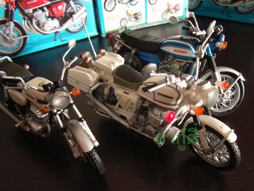 Big Bike Collection F-Toys 1/24 (Honda,Suzuki,Kawasaki) Secret Color set of 3 - Picture 2 of 5