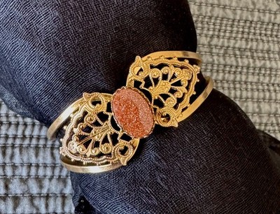 VINTAGE GOLDSTONE FILIGREE ORNATE GOLD TONE CUFF BRACELET