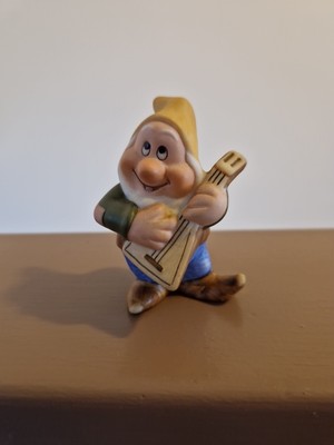 Walt Disney von Schmid, Niesig spielt Schneewittchen und die 7 Zwerge