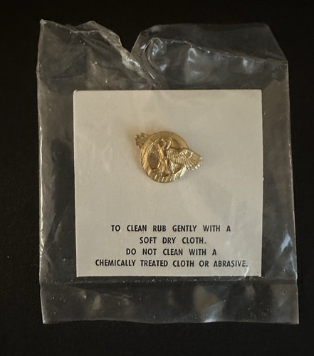 WW2 Ruptured Duck Honorable Discharge Button Lapel Button