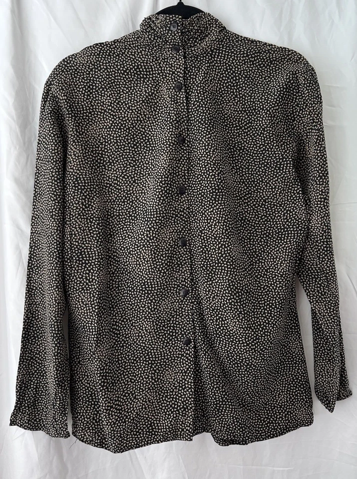 Blusa cuello alto de seda negra y tostada Neiman Marcus Foto 2 de 4