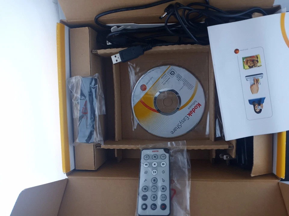 Kodak EasyShare SV710 Digital Picture Frame 7" Screen Built-in Speakers w/Remote - Image 4 of 4