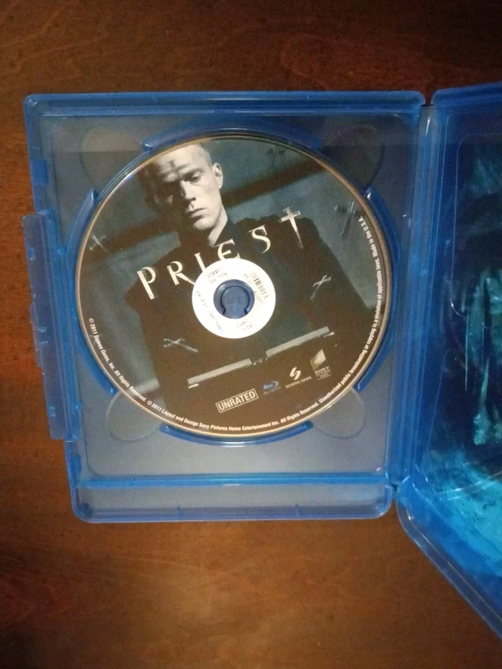 Priest Unrated Bluray BR1 Foto 2 de 4