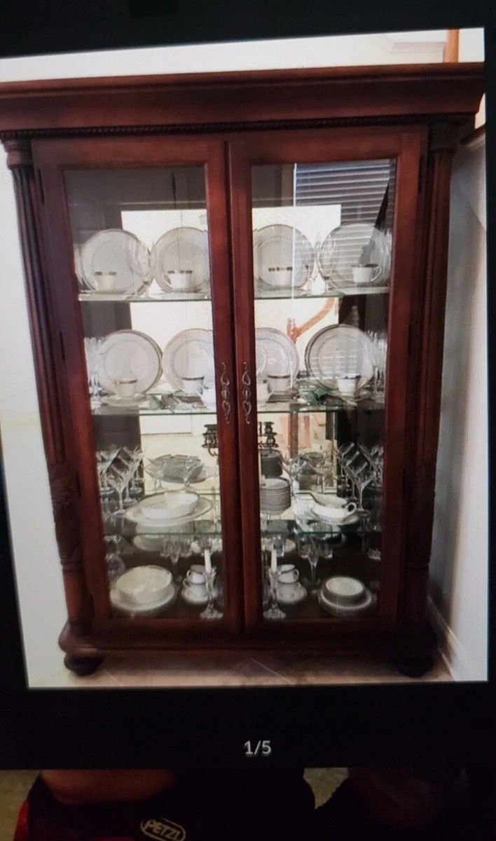 Excellent condition gorgeous china cabinet glass shelves mirrored back