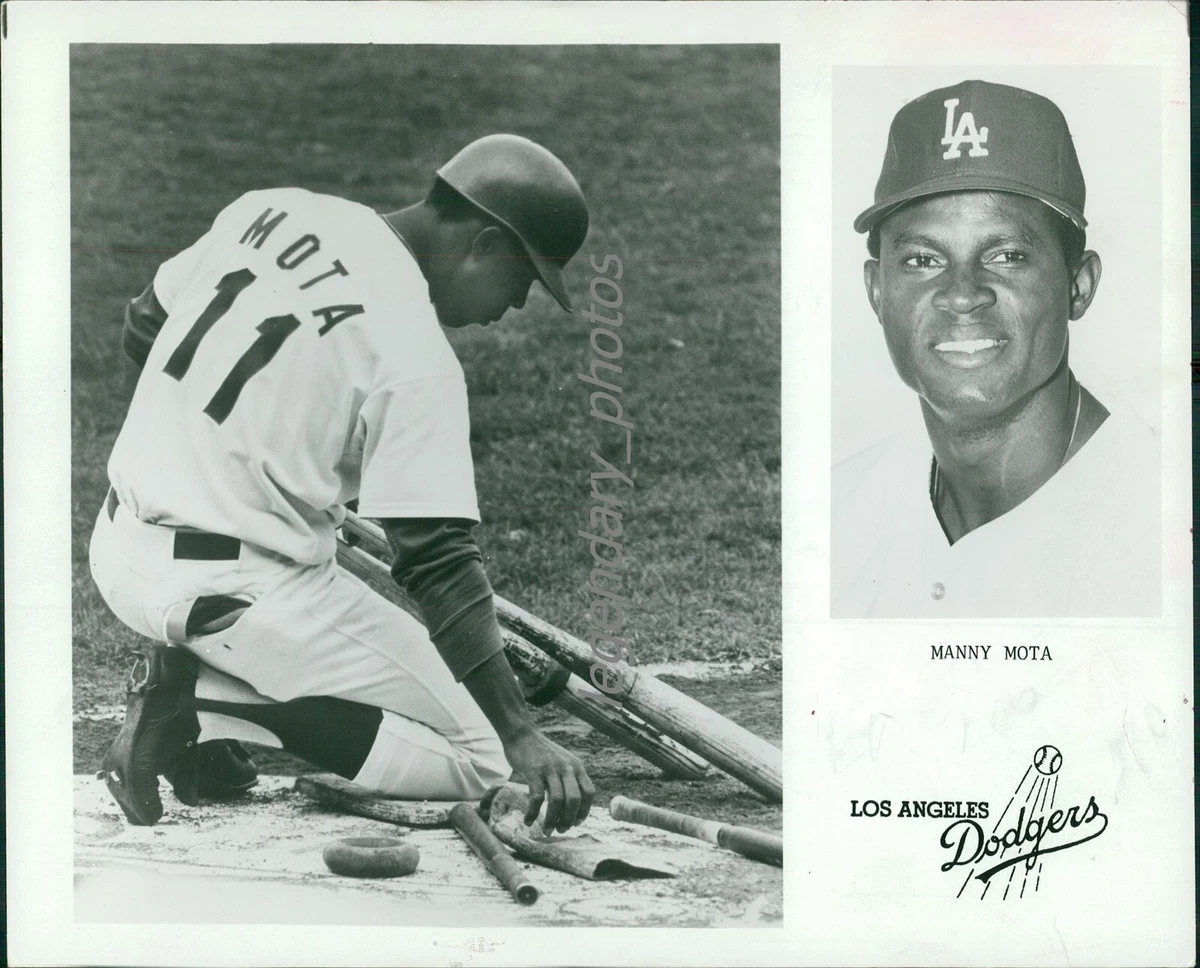 1969 Manny Mota LA Dodgers Outfielder Original News Service Photo