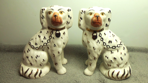 Vintage Pair Dog White Ceramic Statues Art Deco Brown Noses Hand Painted - Picture 1 of 7