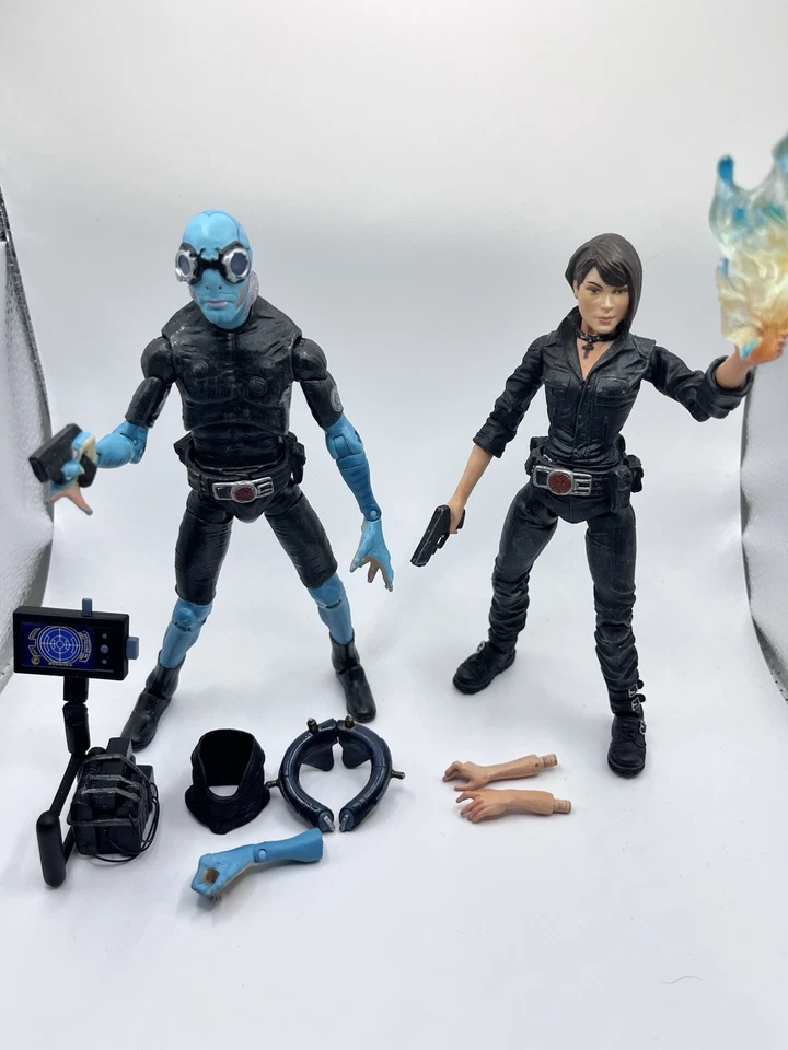 "Mezco Hellboy II Golden Army Abe Sapien con escáner BPRD y figuras de 7"" Liz Sherman" Foto 4 de 4