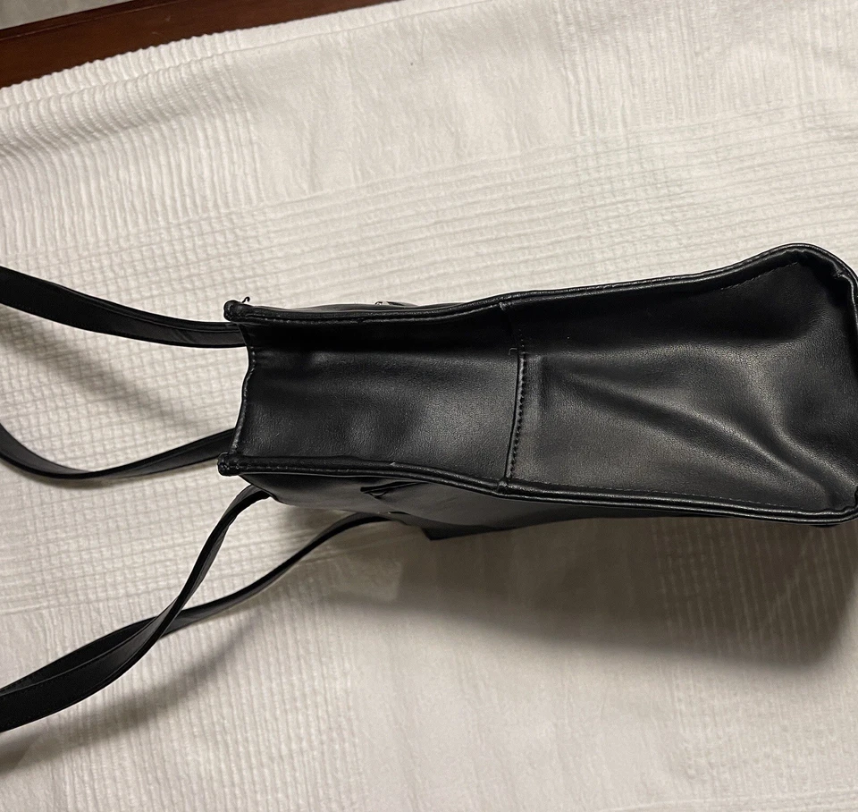 Bolso de Mano St. John's Bay Para Mujer Mediano Negro Cuero Sintético Foto 4 de 4