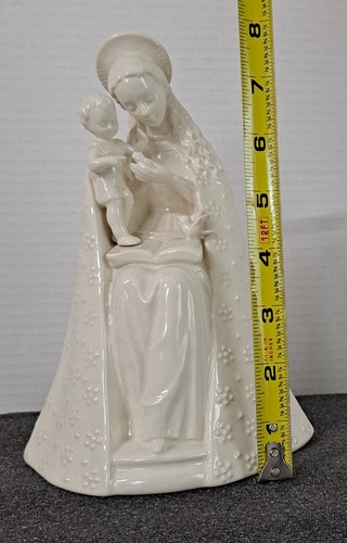 Vintage Goebel Hummel Figurine Flower Madonna Porcelain 10/1 Virgin Mary Jesus - Picture 5 of 9